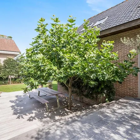 Familievilla Bij Met Prive Tuin & Parking Villa
