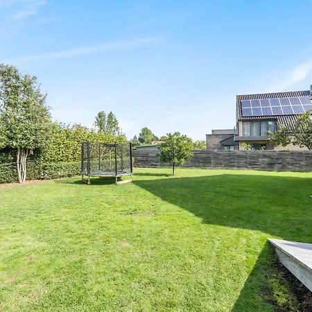 Familievilla Bij Met Prive Tuin & Parking Villa *
