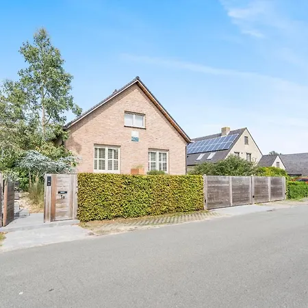 Familievilla Bij Met Prive Tuin & Parking Villa